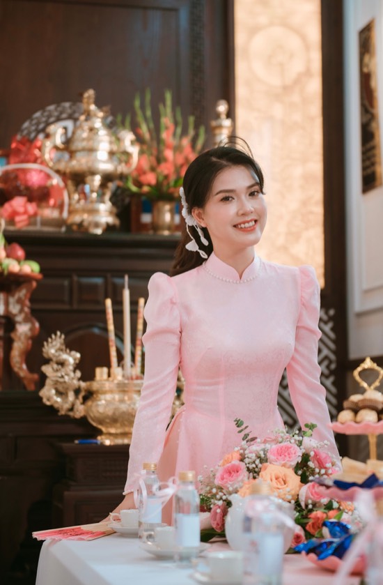 Chân dung makeup owner của Hằng Nguyễn Makeup & Hairstyle