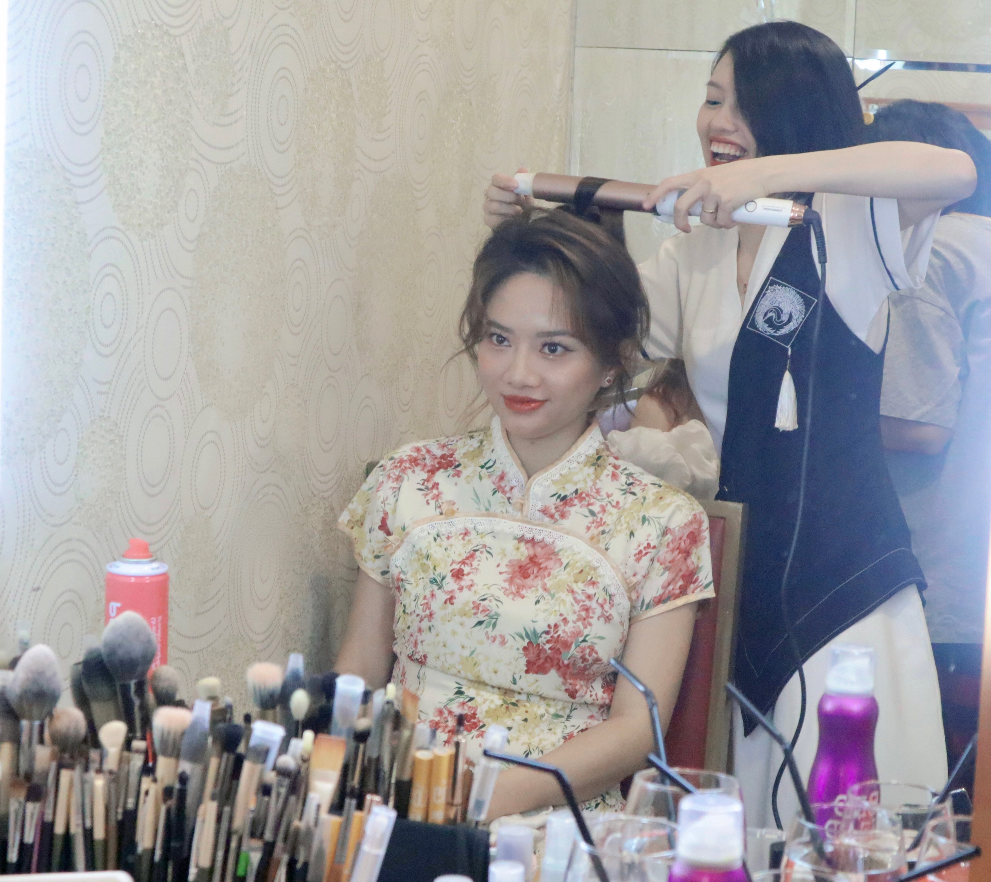 Cô dâu được trang điểm và làm tóc bởi Hằng Nguyễn